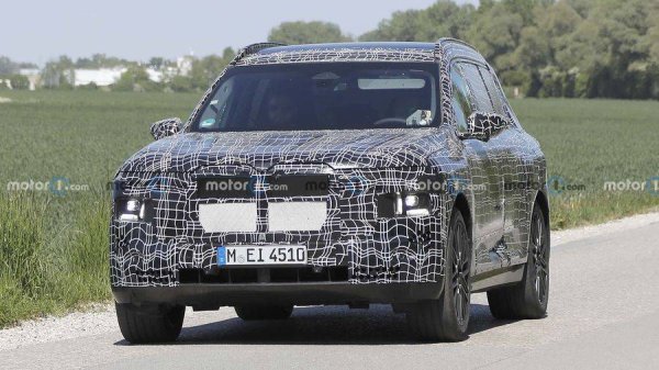 卓信宝配资 宝马新款 X7 原型 SUV 路测图曝光：Neue Klasse 风格